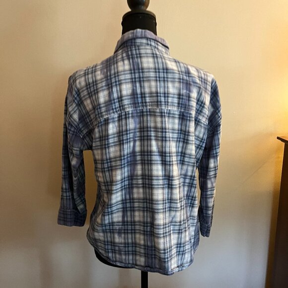 Design Lab Lord and Taylor Acid Wash Blue Flannel with Cropped Sleeves - Picture 5 of 8